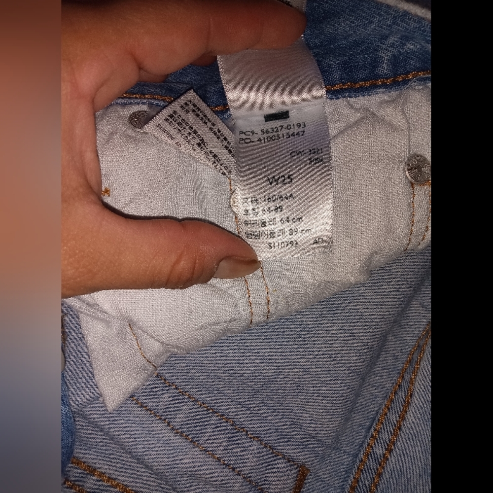 Levis high waisted jean shorts - Picture 4 of 6